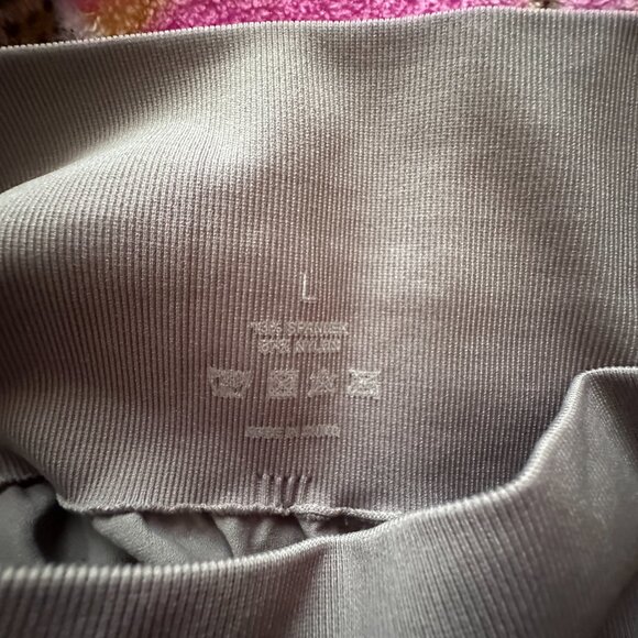 NVGTN SEAMLESS (NWOT) LEGGINGS - Picture 4 of 5